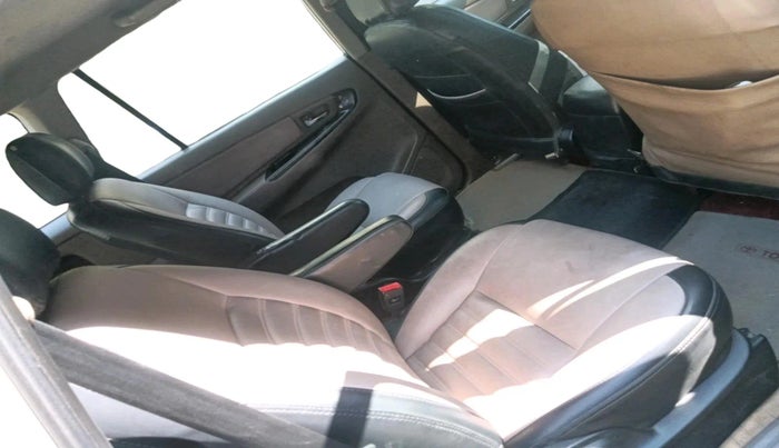 2015 Toyota Innova 2.5 VX 7 STR, Diesel, Manual, 1,47,807 km, interior