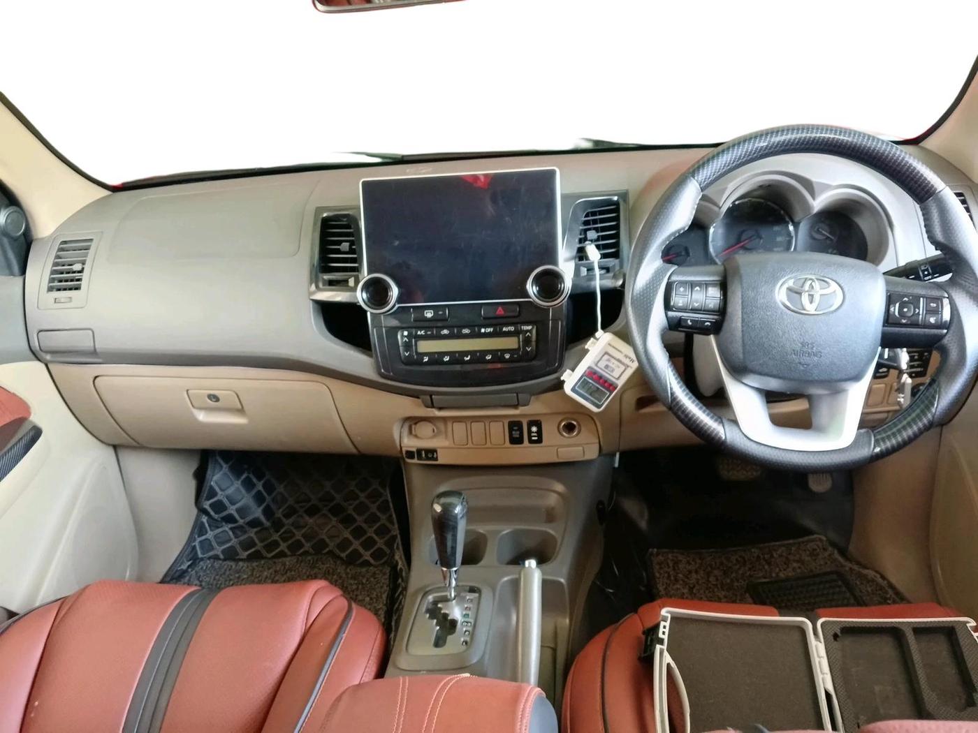2012 Toyota Fortuner 3.0 4X2 AT, Diesel, Automatic, 1,65,590 km, interior