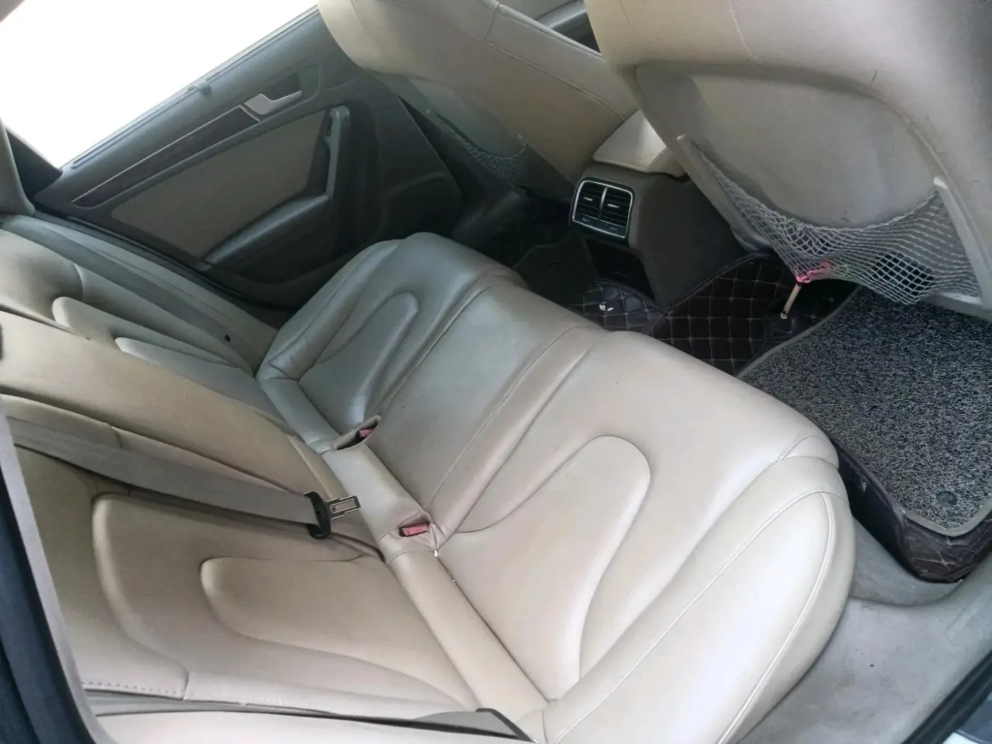 2011 Audi A4 2.0 TDI, Diesel, Automatic, 1,23,075 km, interior