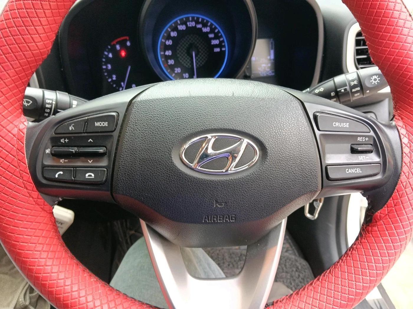 2020 Hyundai VENUE SX 1.5 CRDI, Diesel, Manual, 72,640 km, interior