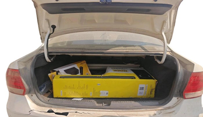 2011 Volkswagen Vento HIGHLINE 1.6 MPI, Petrol, Manual, 1,12,311 km, exterior