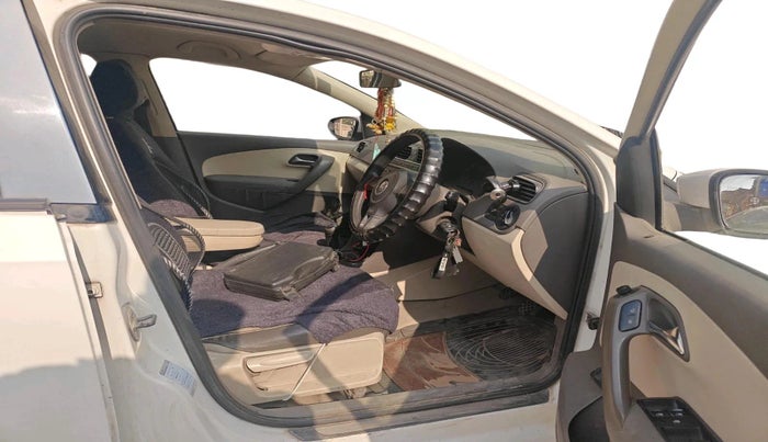 2011 Volkswagen Vento HIGHLINE 1.6 MPI, Petrol, Manual, 1,12,311 km, interior