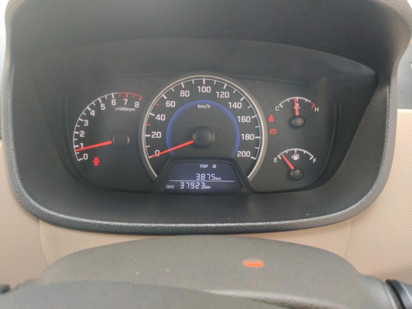 2017 Hyundai Grand i10 SPORTZ (O) 1.2 KAPPA VTVT, Petrol, Manual, 37,923 km, interior