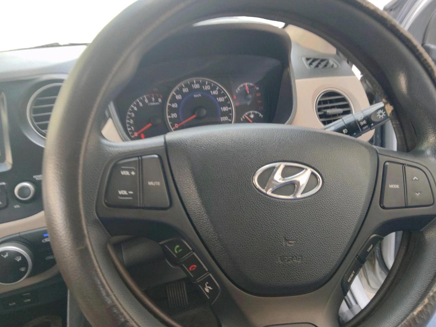 2017 Hyundai Grand i10 SPORTZ (O) 1.2 KAPPA VTVT, Petrol, Manual, 37,923 km, interior