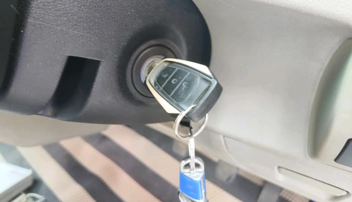 2016 Mahindra Kuv100 K6 5 STR, Petrol, Manual, 36,050 km, interior
