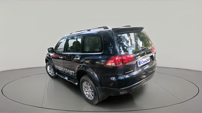 2015 Mitsubishi Pajero Sport 2.5 AT 4X2, Diesel, Automatic, 1,64,543 km, exterior