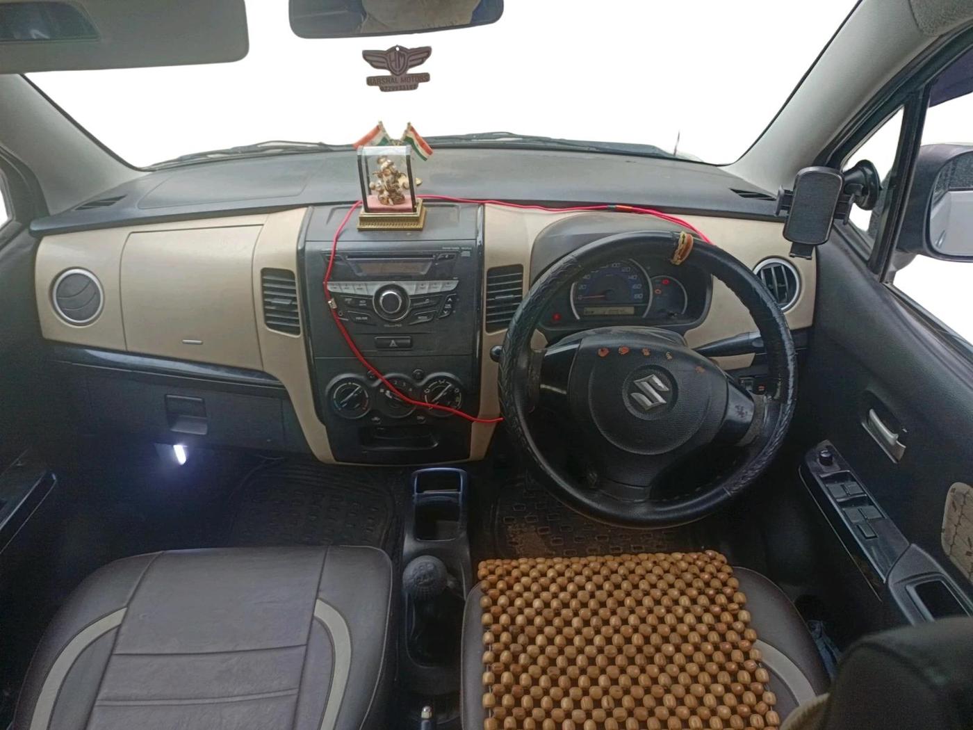 2017 Maruti Wagon R 1.0 VXI, CNG, Manual, 1,00,645 km, interior