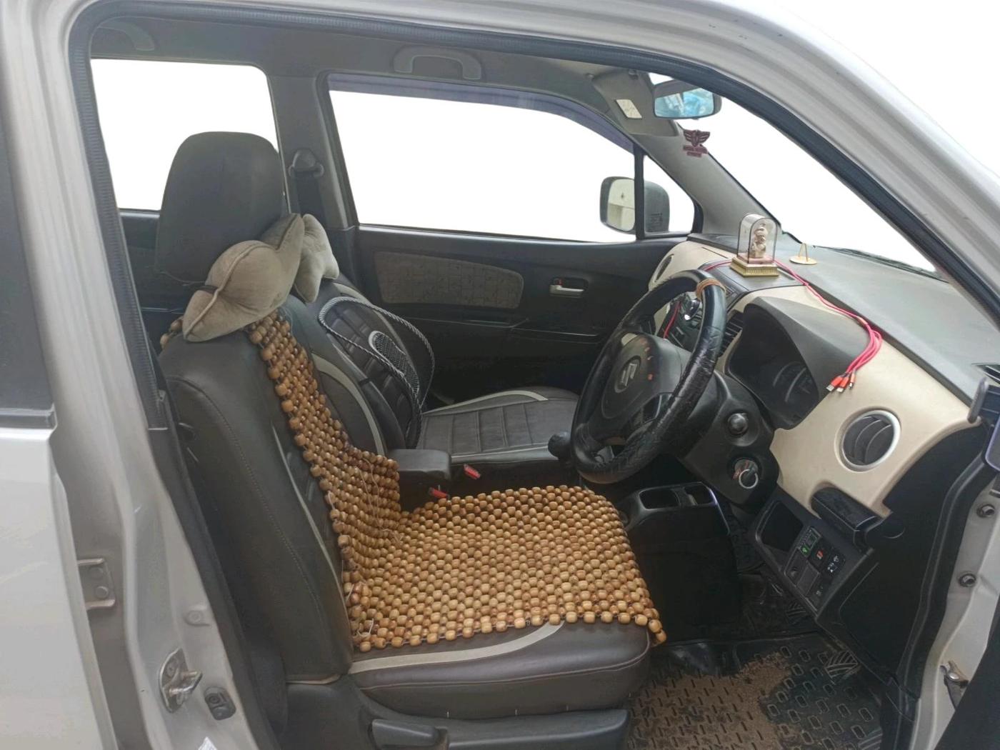 2017 Maruti Wagon R 1.0 VXI, CNG, Manual, 1,00,645 km, interior