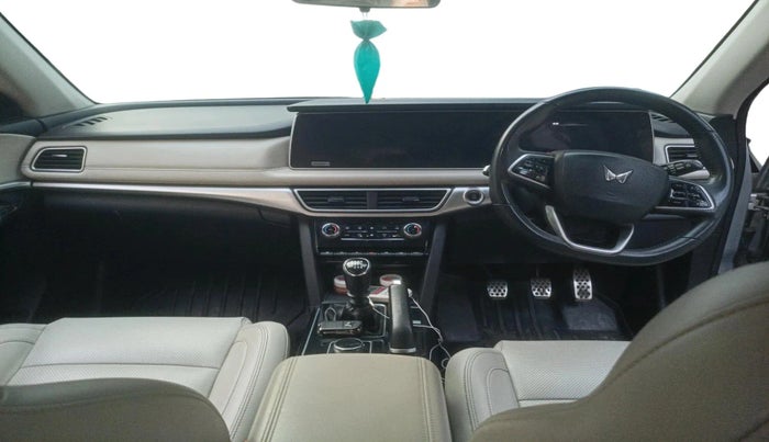 2022 Mahindra XUV700 AX 7 D MT 7 STR, Diesel, Manual, 1,02,075 km, interior