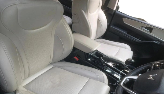 2022 Mahindra XUV700 AX 7 D MT 7 STR, Diesel, Manual, 1,02,075 km, interior