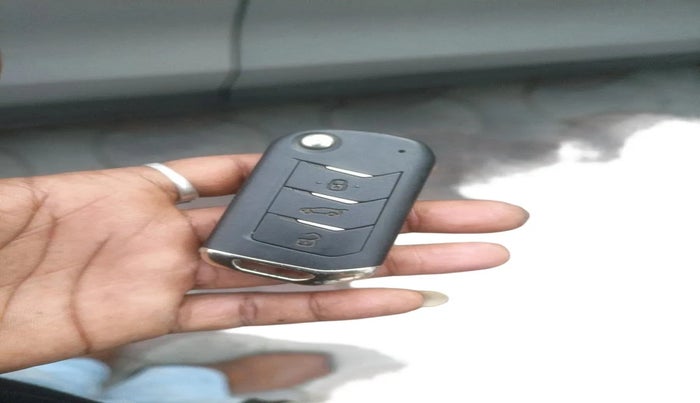 2022 Mahindra XUV700 AX 7 D MT 7 STR, Diesel, Manual, 1,02,075 km, interior