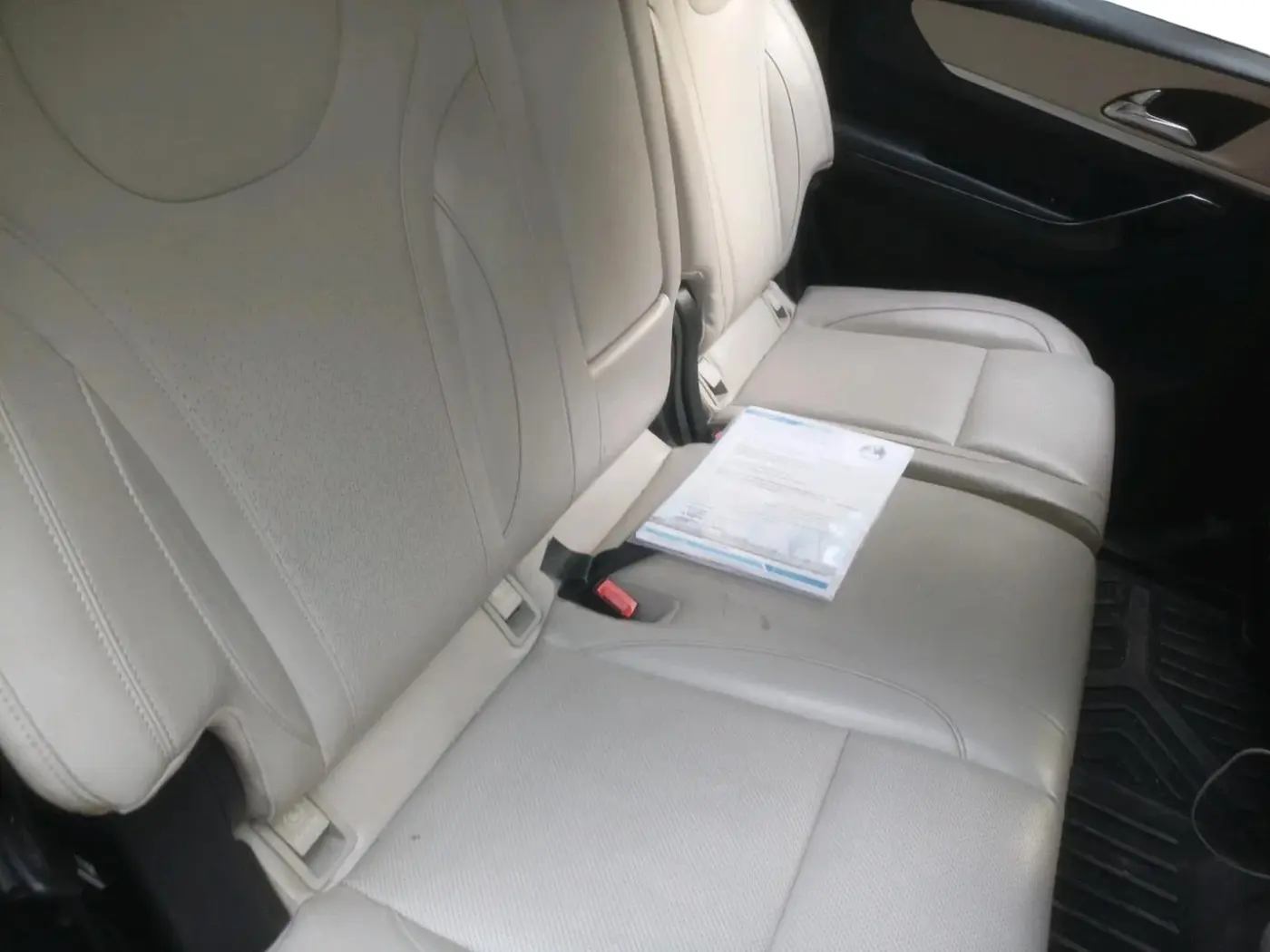 2022 Mahindra XUV700 AX 7 D MT 7 STR, Diesel, Manual, 1,02,075 km, interior
