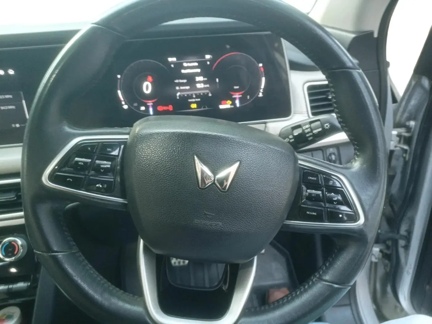 2022 Mahindra XUV700 AX 7 D MT 7 STR, Diesel, Manual, 1,02,075 km, interior