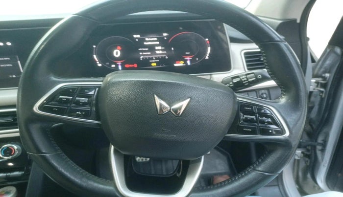 2022 Mahindra XUV700 AX 7 D MT 7 STR, Diesel, Manual, 1,02,075 km, interior