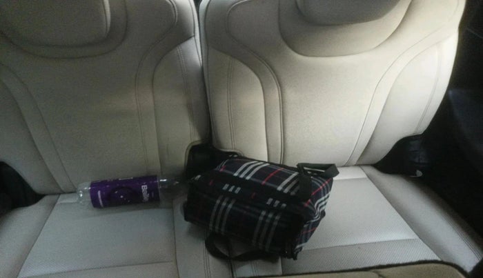 2022 Mahindra XUV700 AX 7 D MT 7 STR, Diesel, Manual, 1,02,075 km, interior