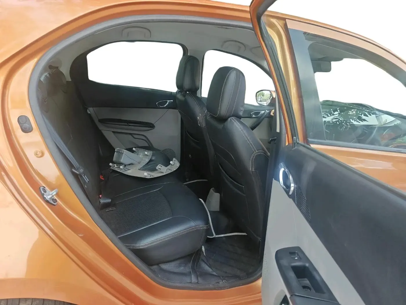 2017 Tata Tiago XZ PETROL, Petrol, Manual, 98,676 km, interior