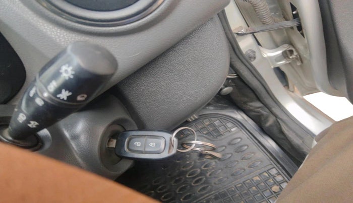 2016 Renault Kwid RXT 1.0, Petrol, Manual, 41,820 km, interior