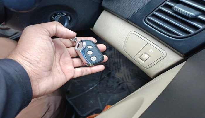 2013 Hyundai Eon ERA +, Petrol, Manual, 1,00,599 km, interior