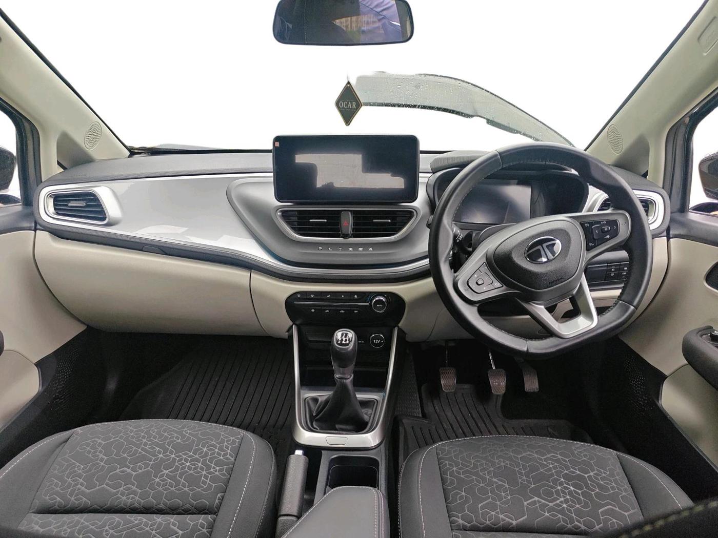 2024 Tata ALTROZ XZ PLUS O SUNROOF CNG, CNG, Manual, 25,281 km, interior