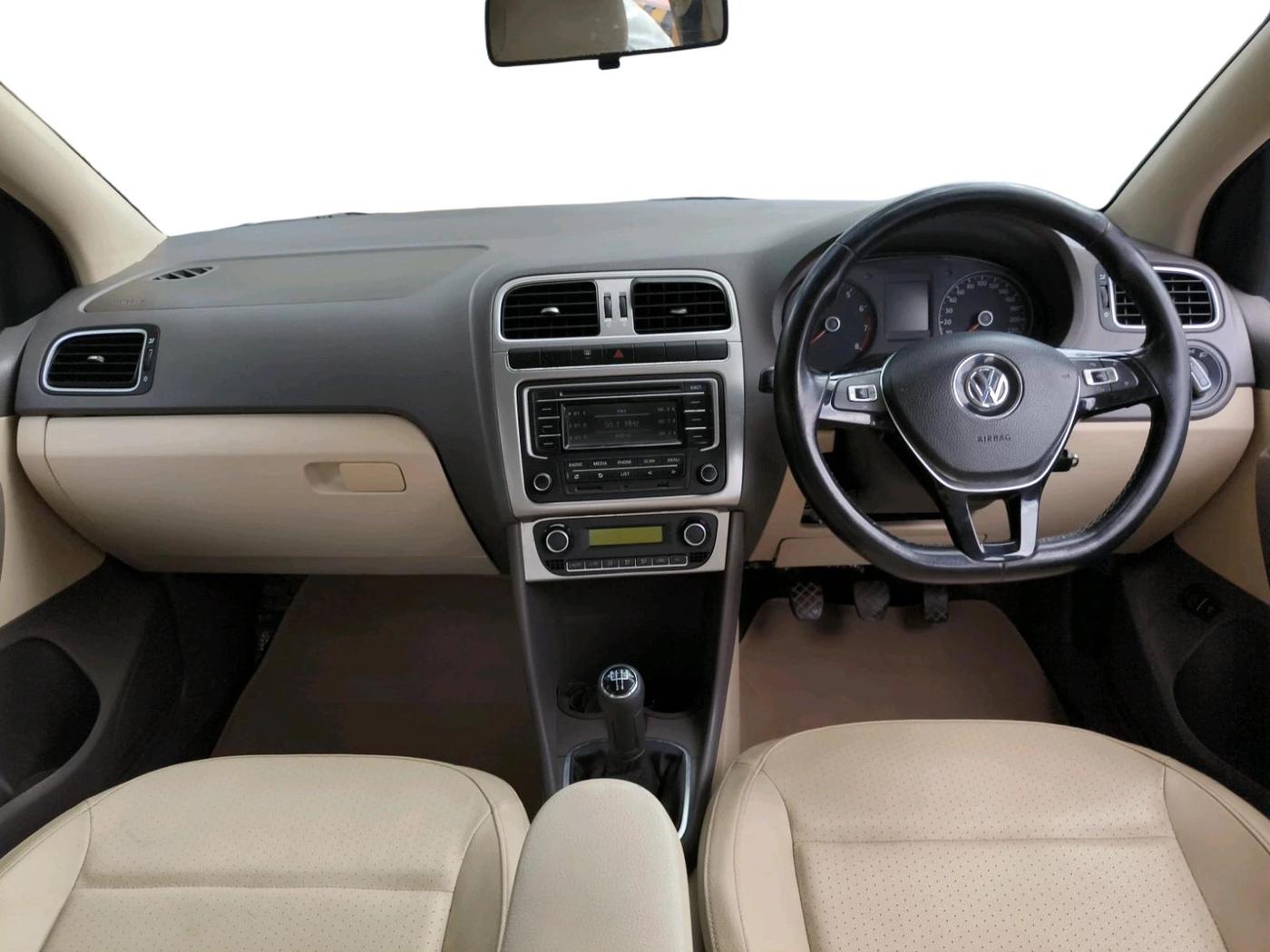 2015 Volkswagen Vento HIGHLINE 1.6 MPI, Petrol, Manual, 67,168 km, interior