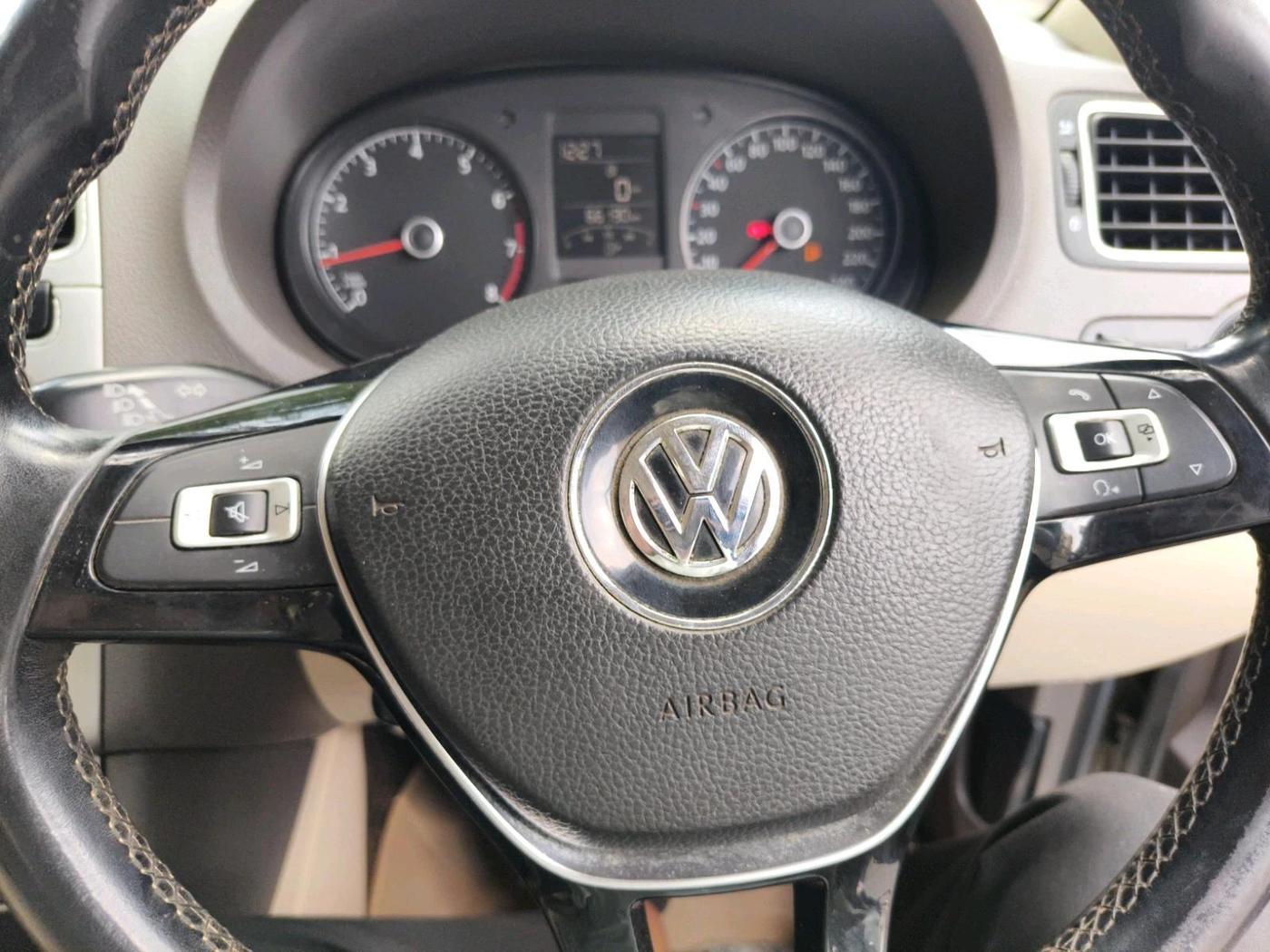2015 Volkswagen Vento HIGHLINE 1.6 MPI, Petrol, Manual, 67,168 km, interior
