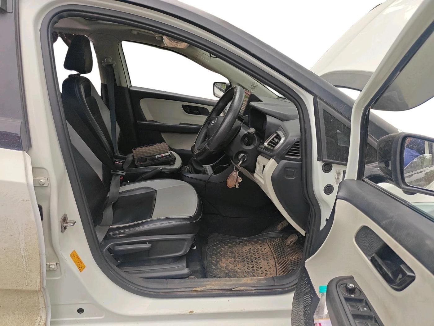 2023 Tata ALTROZ XM PLUS SUNROOF, Petrol, Manual, 27,670 km, interior