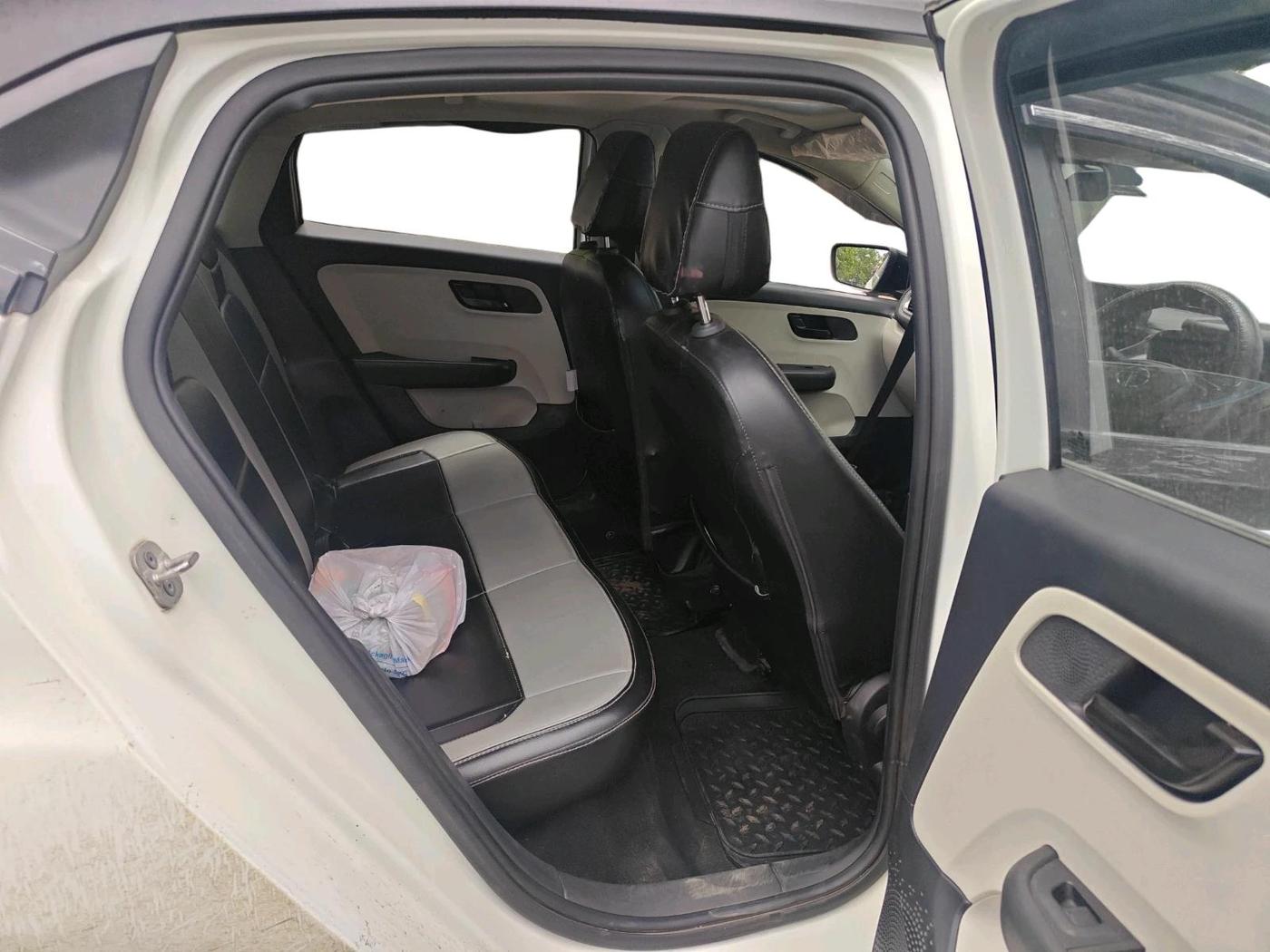 2023 Tata ALTROZ XM PLUS SUNROOF, Petrol, Manual, 27,670 km, interior