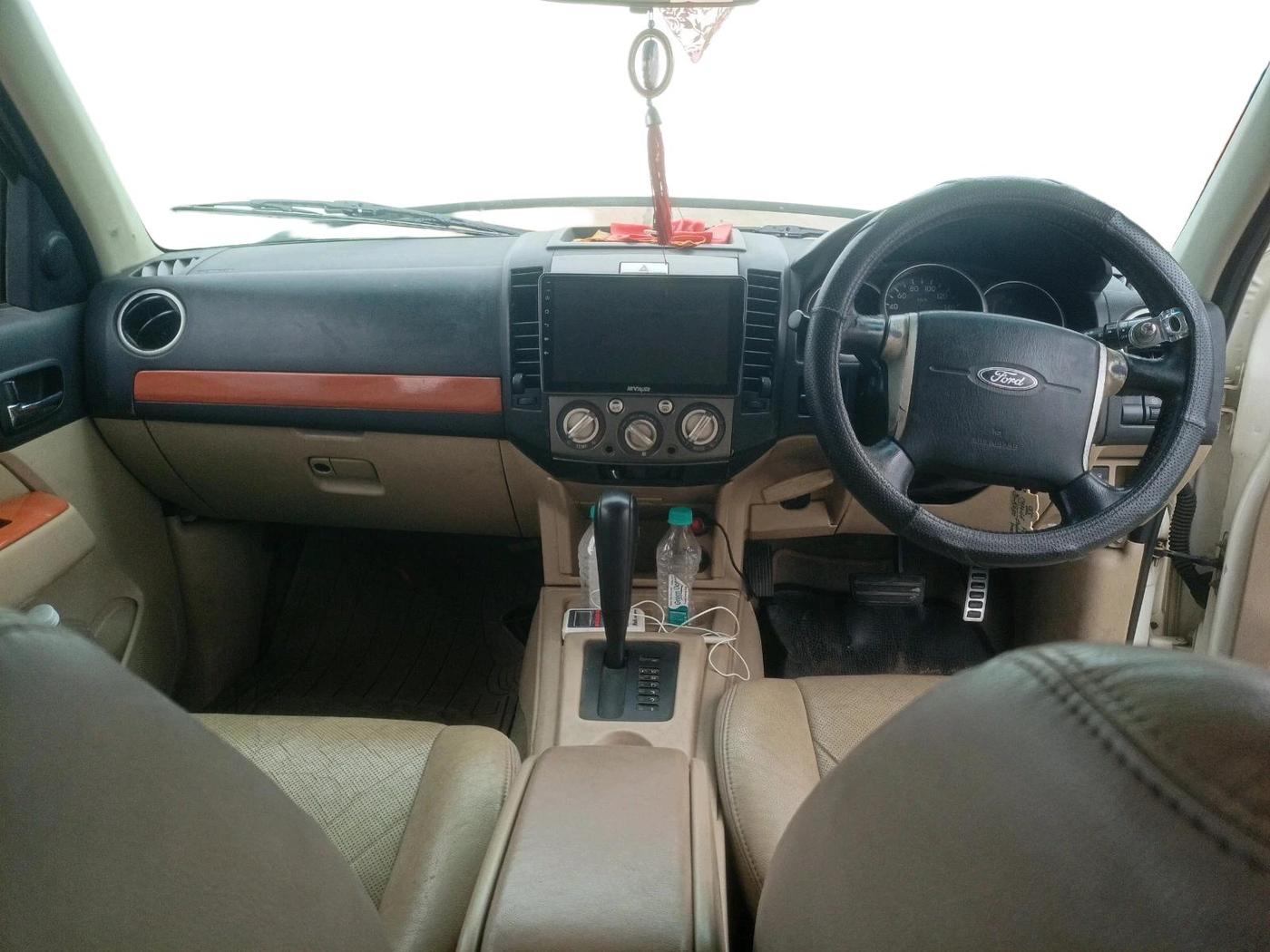 2011 Ford Endeavour 3.0L 4X4 AT, Diesel, Automatic, 1,10,524 km, interior