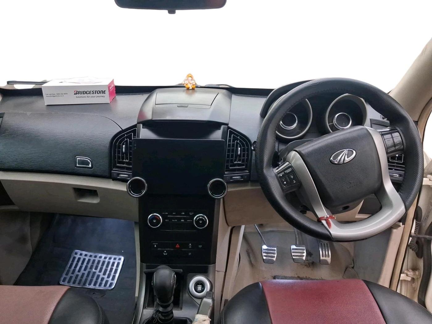 2015 Mahindra XUV500 W10, Diesel, Manual, 1,34,097 km, interior