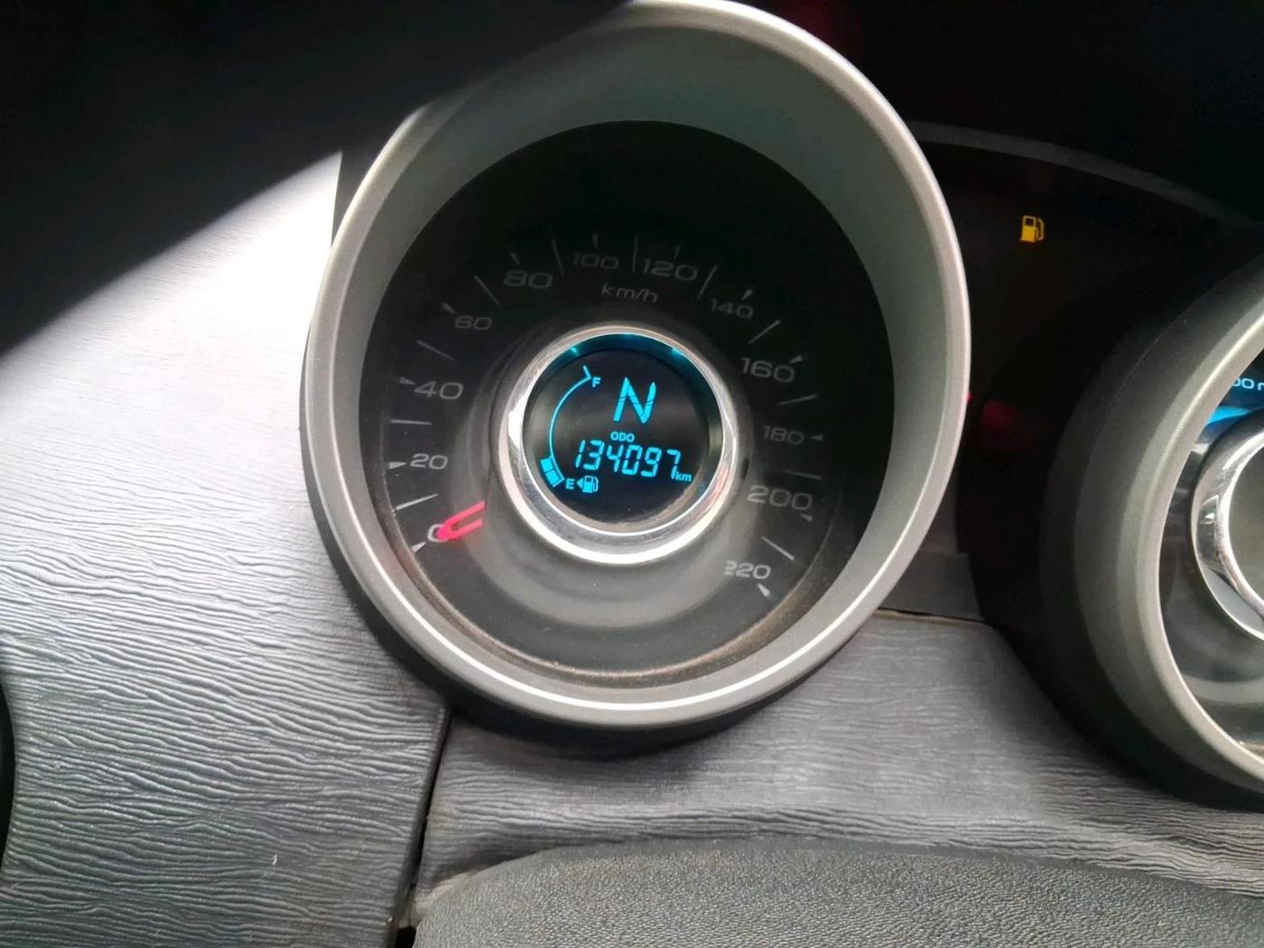 2015 Mahindra XUV500 W10, Diesel, Manual, 1,34,097 km, interior