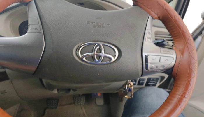 2014 Toyota Innova 2.5 VX 7 STR, Diesel, Manual, 1,38,547 km, interior