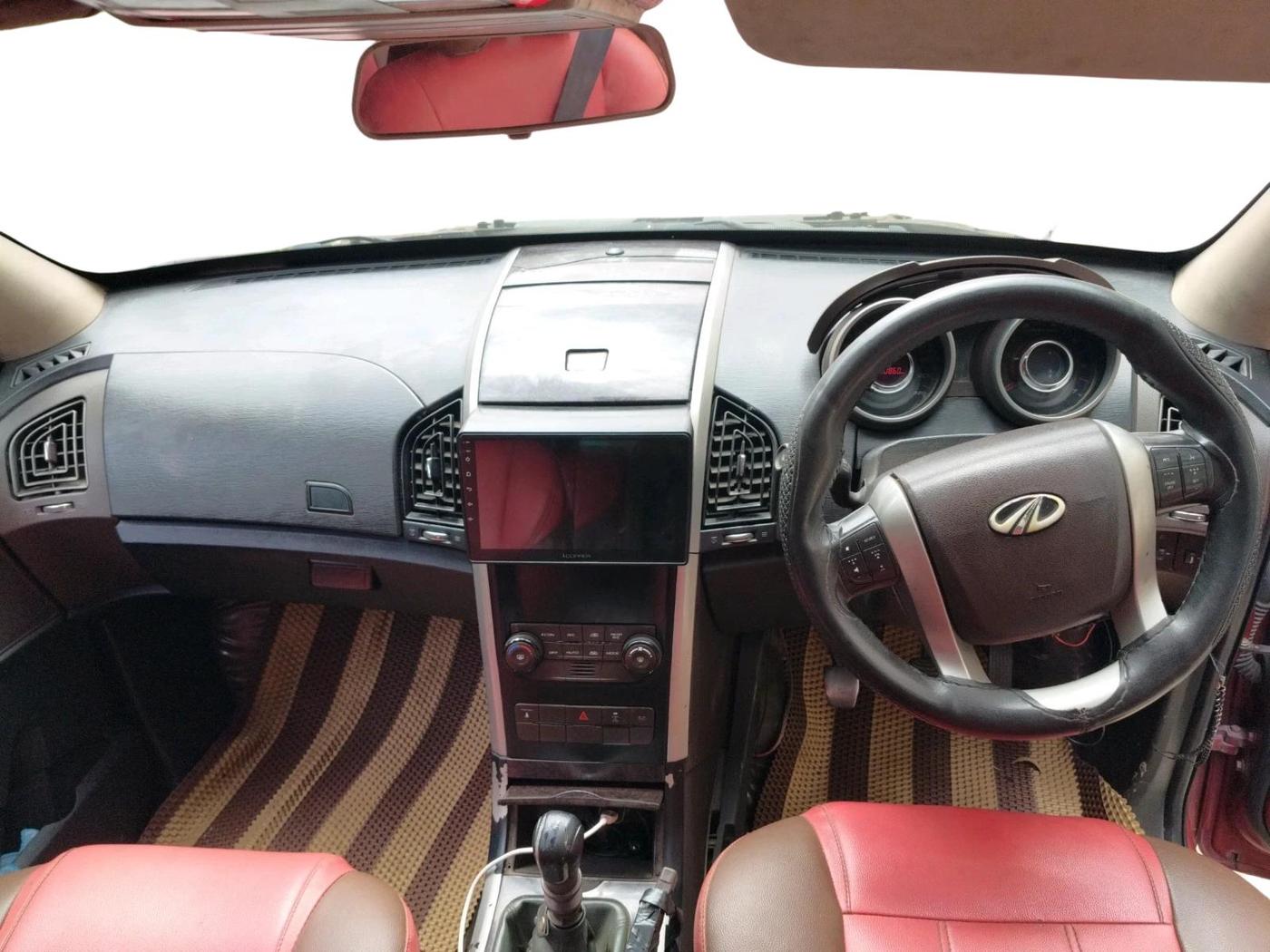 2012 Mahindra XUV500 W6, Diesel, Manual, 1,30,860 km, interior
