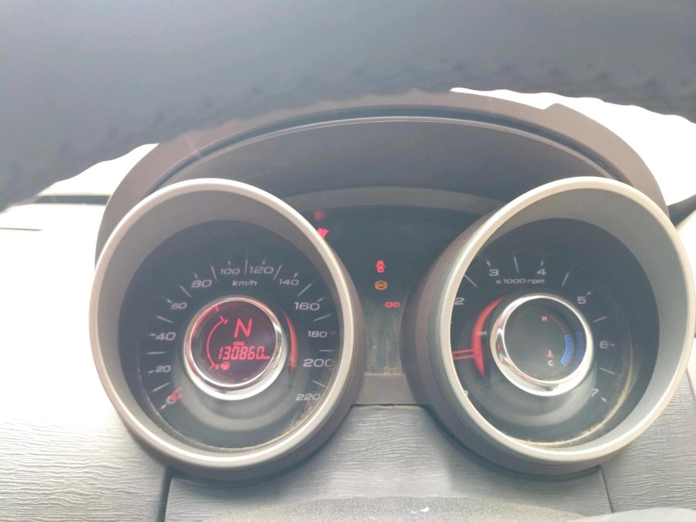 2012 Mahindra XUV500 W6, Diesel, Manual, 1,30,860 km, interior