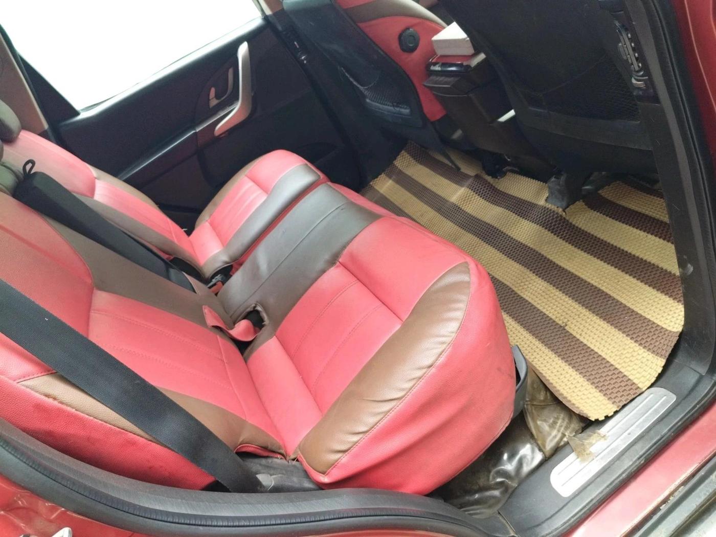 2012 Mahindra XUV500 W6, Diesel, Manual, 1,30,860 km, interior