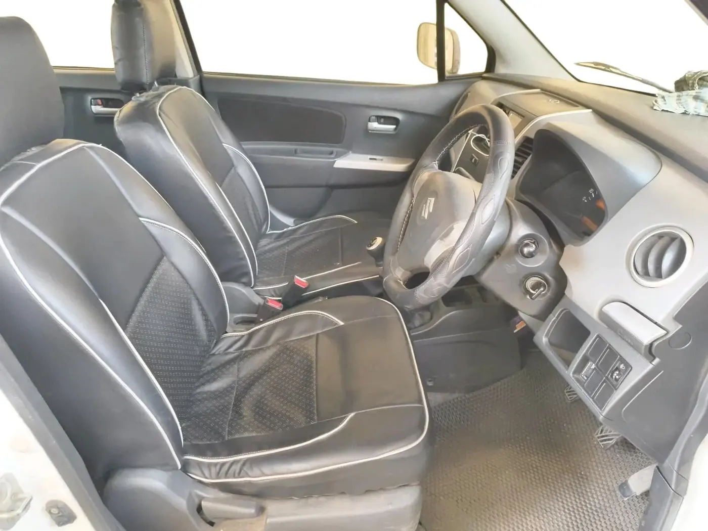 2011 Maruti Wagon R 1.0 LXI CNG, CNG, Manual, 97,600 km, interior