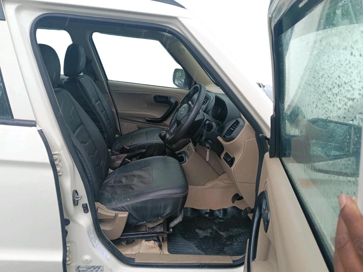 2019 Mahindra TUV300 T6 PLUS, Diesel, Manual, 88,492 km, interior
