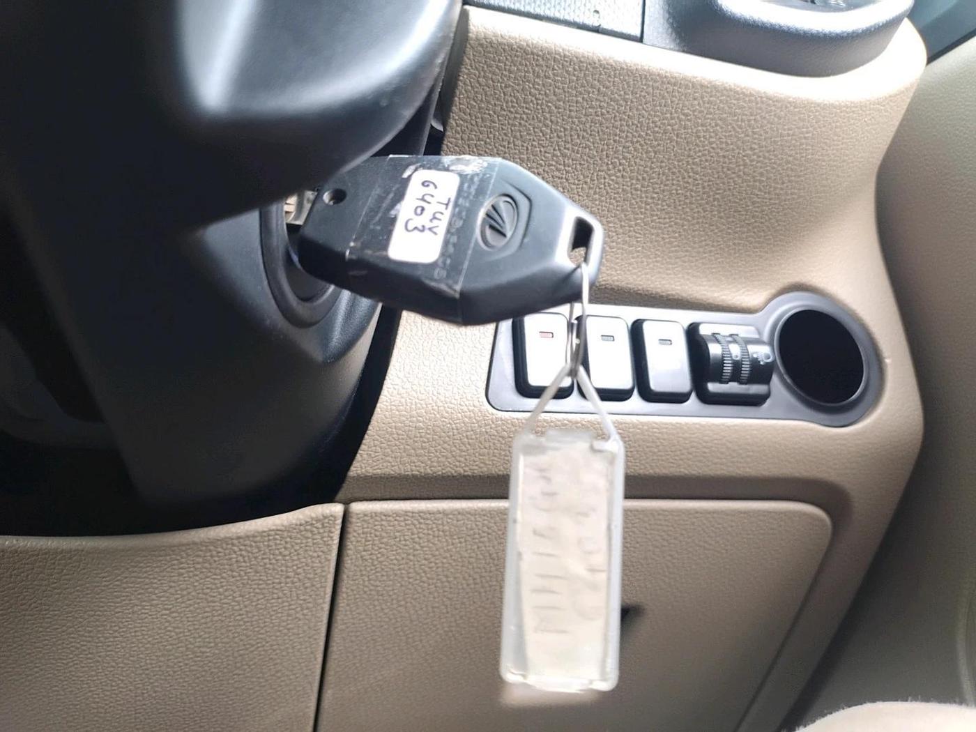 2019 Mahindra TUV300 T6 PLUS, Diesel, Manual, 88,492 km, interior