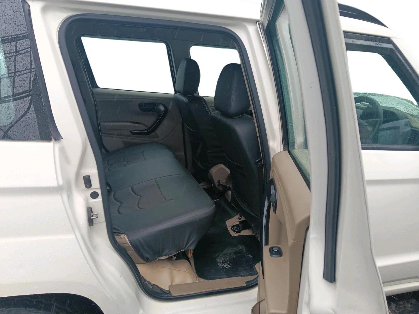2019 Mahindra TUV300 T6 PLUS, Diesel, Manual, 88,492 km, interior