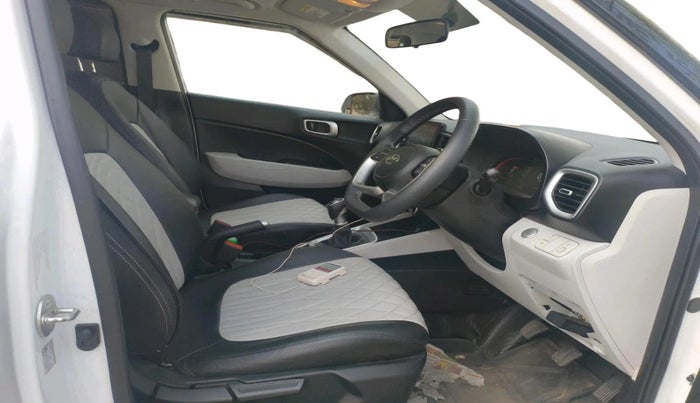 2023 Hyundai VENUE SX 1.5 CRDI, Diesel, Manual, 49,883 km, interior