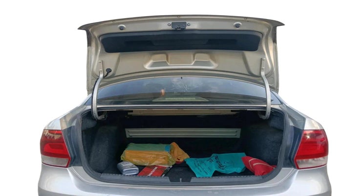 2012 Volkswagen Vento HIGHLINE DIESEL 1.6, Diesel, Manual, 1,66,161 km, exterior