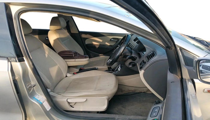 2012 Volkswagen Vento HIGHLINE DIESEL 1.6, Diesel, Manual, 1,66,161 km, interior