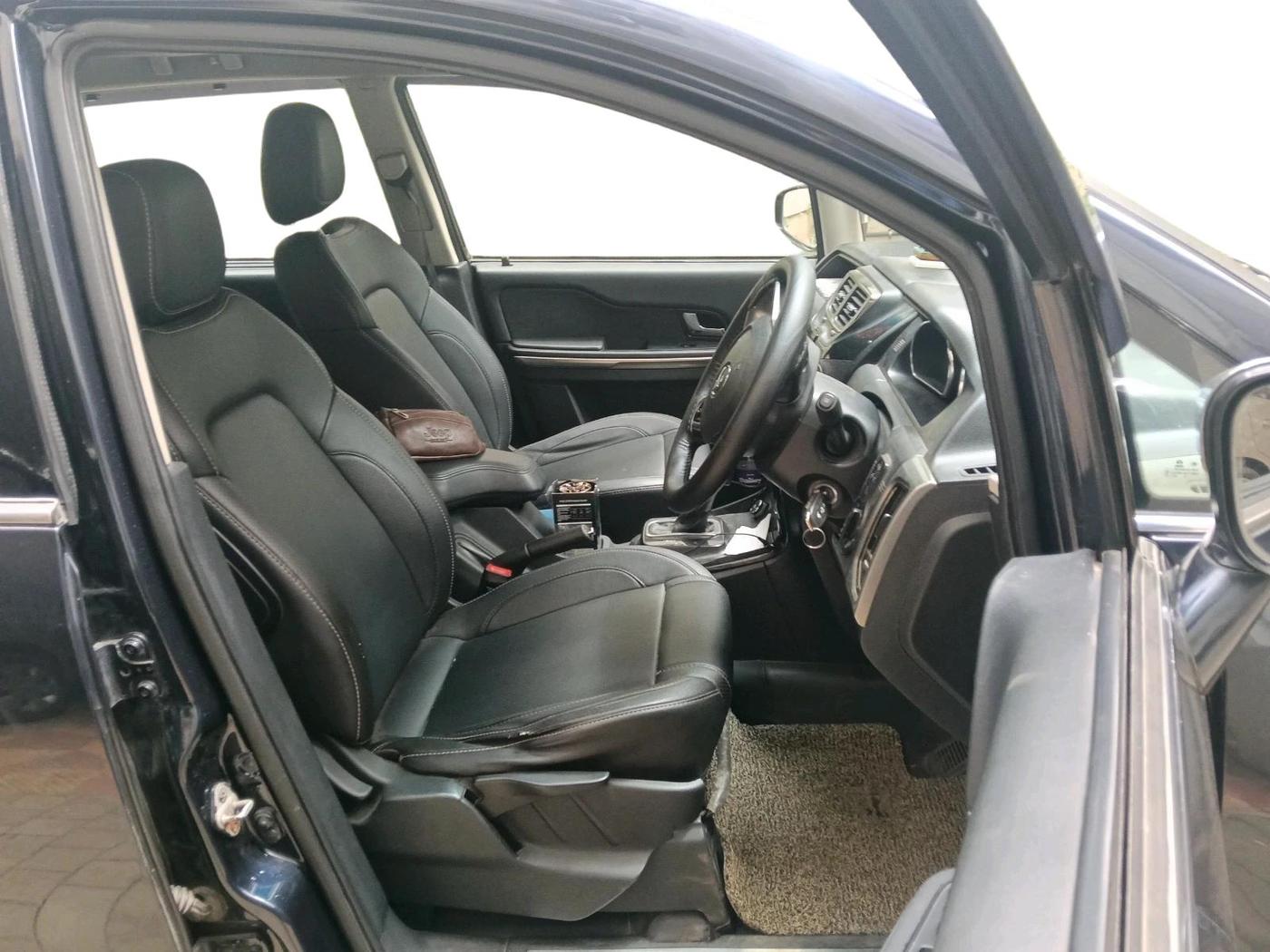 2017 Tata Hexa XTA 4X2 7 STR, Diesel, Automatic, 2,30,892 km, interior