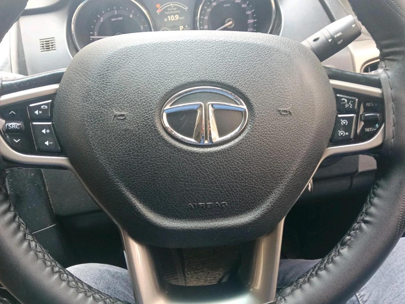 2017 Tata Hexa XTA 4X2 7 STR, Diesel, Automatic, 2,30,892 km, interior