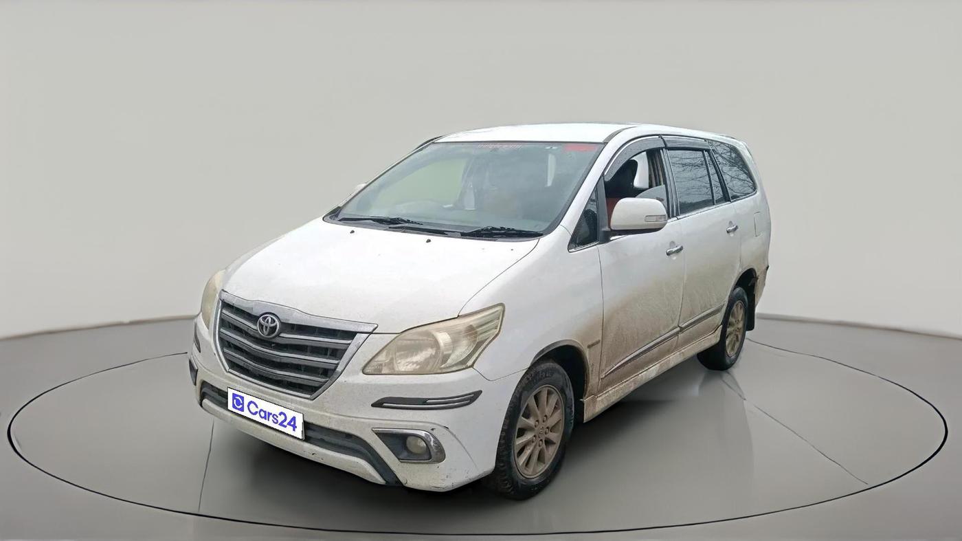 2014 Toyota Innova 2.5 VX 8 STR, Diesel, Manual, 1,94,594 km, exterior