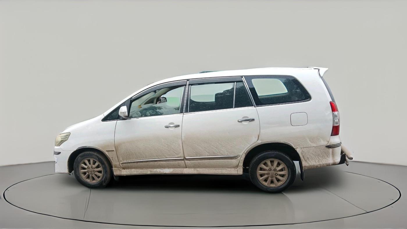 2014 Toyota Innova 2.5 VX 8 STR, Diesel, Manual, 1,94,594 km, exterior