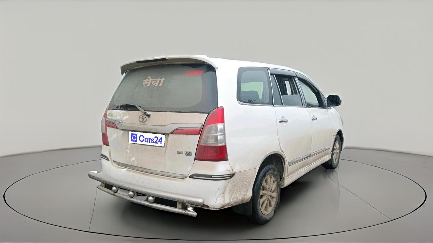 2014 Toyota Innova 2.5 VX 8 STR, Diesel, Manual, 1,94,594 km, exterior