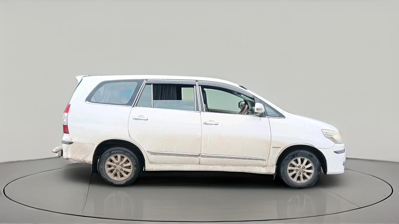 2014 Toyota Innova 2.5 VX 8 STR, Diesel, Manual, 1,94,594 km, exterior