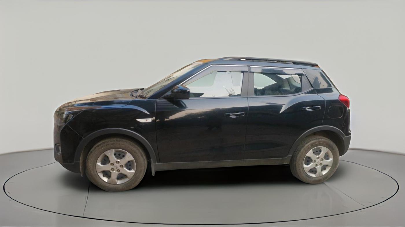 2023 Mahindra XUV300 W6 1.2 PETROL, Petrol, Manual, 5,268 km, exterior