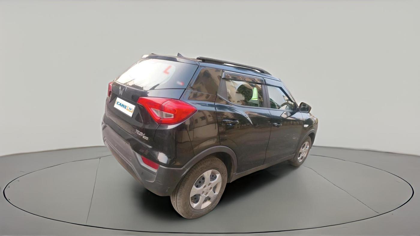 2023 Mahindra XUV300 W6 1.2 PETROL, Petrol, Manual, 5,268 km, exterior