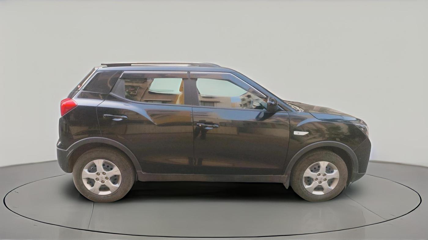 2023 Mahindra XUV300 W6 1.2 PETROL, Petrol, Manual, 5,268 km, exterior